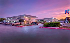 Motel 6 North Austin 2*